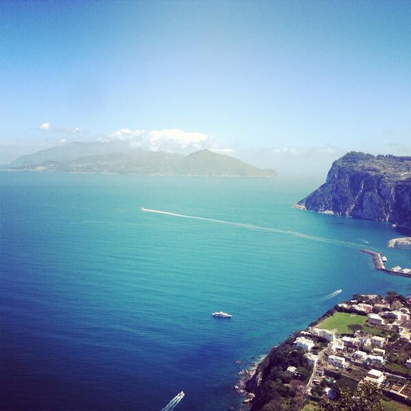 pascalelol's tweet photo. Défi #31photos #jour11 #landscape #Ile de Capri #Italie http://t.co/fo0h8Wl79A