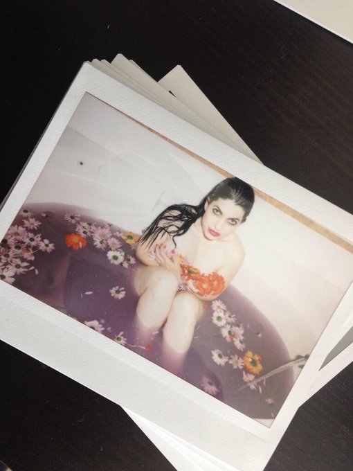 I look innocent! 😳BTS #polaroid pic from shoot w/ @dznyla  yesterday. In the tub 🛀w/ #Flowers 💐 #PhotoShoot<a href="/tag/polaroid"class="tags">#polaroid</a><a href="/tag/photoshoot"class="tags"><span>#photoshoot</span></a><a href="/tag/model"class="tags"><span>#model</span></a><a href="/tag/flowers"class="tags"><span>#flowers</span></a>