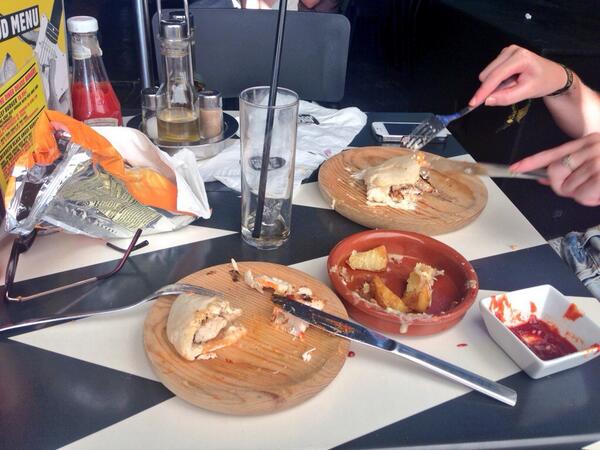 h_anaBOH's tweet image. In Ibiza Rocks and we are struggling @DanielleJade89 #shrinkingstomachs #workerproblems #shareameal #chickenpitta