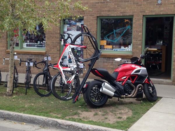 getonthetrail's tweet image. RT @PaulSherwen: Only in Aspen   Wow! Sweetness!