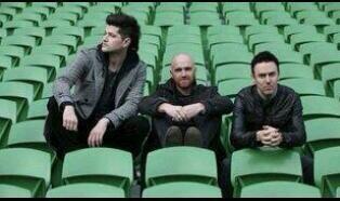 Scripette1's tweet image. @thescript a follow from my favourite band would come in handy🙏 #mtvhottestthescript
