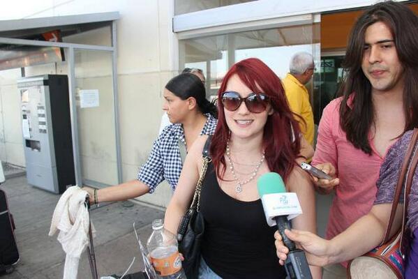 Dulce Maria. [9] - Page 33 BR_orQOCIAEeE7B