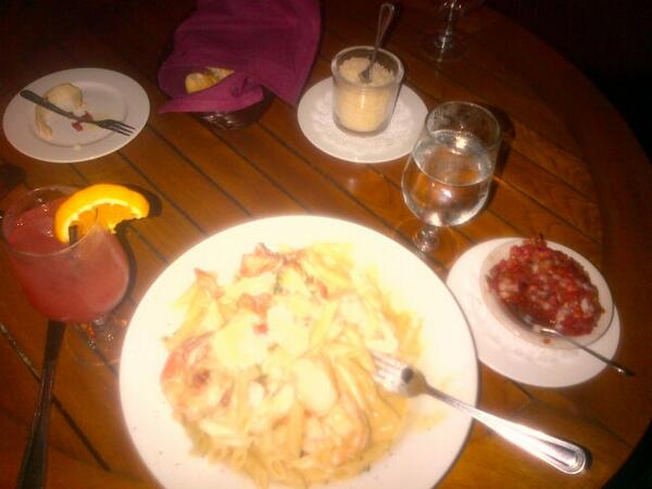 kaybeethatsme's tweet photo. My romantic dinner for 1 at @BeachCreek haha http://t.co/XHKKgNLpTq
