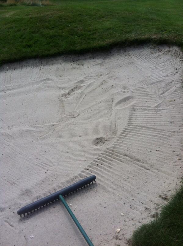 Laat je wat leden de baan in tussen de finale KO matchplay. Etikette kennen ze niet. Wegwezen!