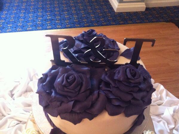 GloriousCakes's tweet photo. Cake delivered! http://t.co/w5XHOB1jQu
