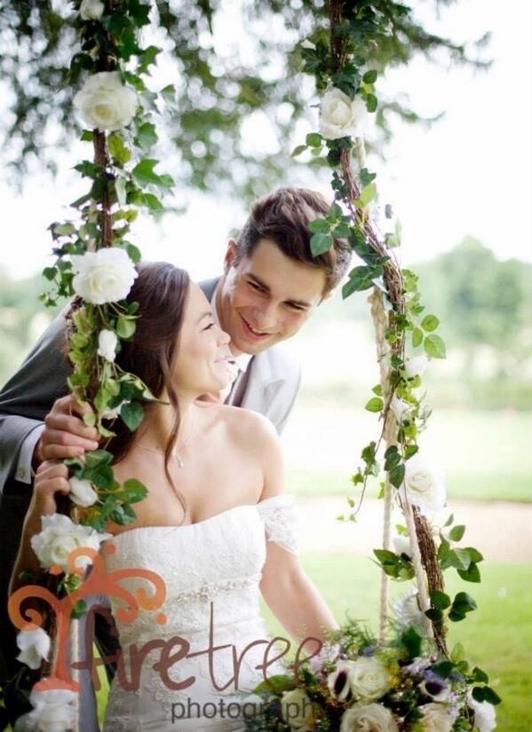 Flowers in style tweet media