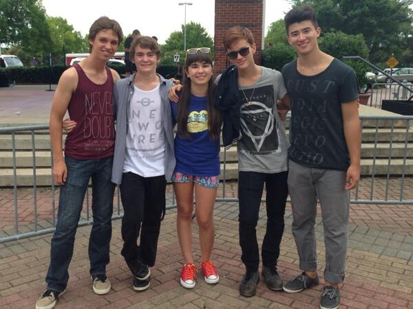 topspacehat's tweet image. Didn't even know who they were at first... But they're definitely one of my favorite bands now :) #10StepsBack