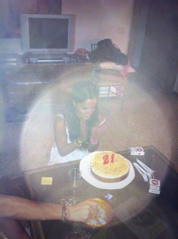 meme_MH's tweet photo. Cuando era el cumple de @PatiBove30 ah, hoooooy que casi no lo recuerda. Te quiero muuucho cookiee http://t.co/3E8i7G7RIB