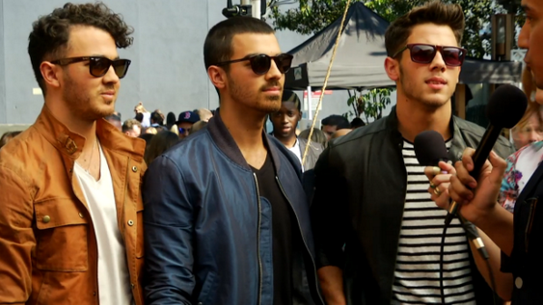 ShayLovers_'s tweet photo. Jonas Brothers! LINDOS <3 http://t.co/ur9RwK6pIB