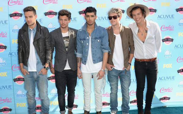 fan2fr's tweet photo. Les @onedirection sont sur le tapis bleu ! #TeenChoiceAwards2013 #TeenChoiceTonight #RedCarpet #1D http://t.co/NvDXKXPTN2