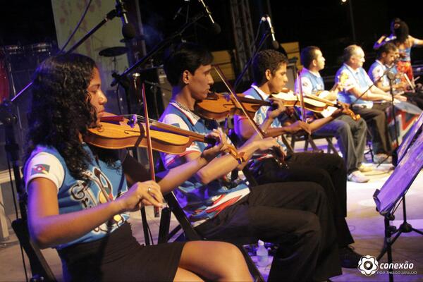 Assista AO VIVO a transmissão do #ConexaoBragança! O palco é da Orquestra de Rabecas: bit.ly/conexaoBraganca