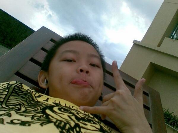 Cellaaa_15's tweet photo. @maxm9i huehuehue :3 http://t.co/6uF4xINi86