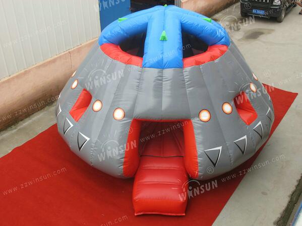 inflatablews's tweet image. UFO lands on the earth.Let's go back to Mars. UFO castle