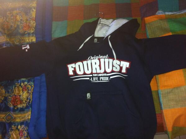 FourjustClothIV's tweet photo. Cek brang kita brow switer ni thanks yoo http://t.co/CypaKCwD6E