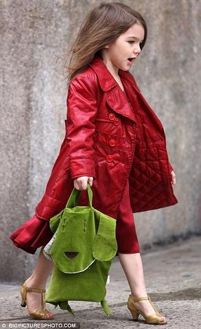 fashionavecp's tweet image. #Controversa: Cine e mai #stylish in #pantofi cu toc? Mamicile sau fetitele lor? -&amp;gt; fashionavecpassion.ro/cine-e-mai-sty…