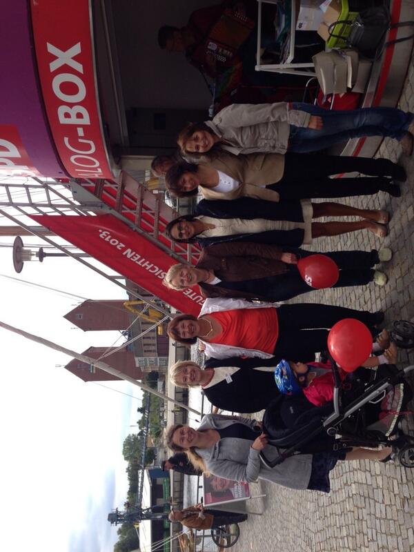 ...mit Bettina und starken SPD-Frauen an der Dialogbox in Neustadt!!!