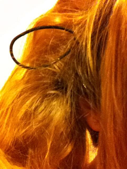 Jemma_Mae_'s tweet image. Hair tie stuck in my hair. #whattodonow