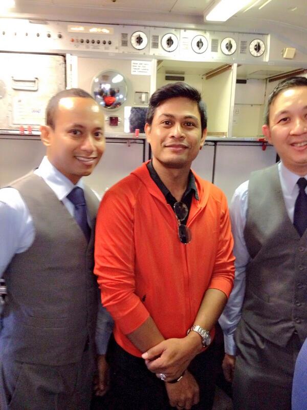 SMKBachok's tweet photo. Met @ZainXander on flight. http://t.co/d1fKrEfqDw