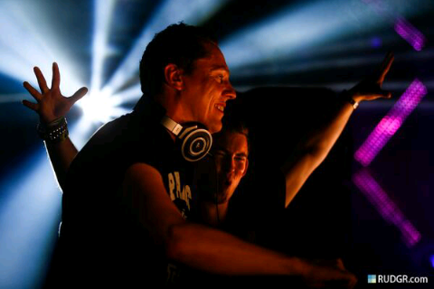 michel_fabrik's tweet image. Un SUEÑO o una REALIDAD, Rt si quieres que esta foto se pueda hacer en @fabrikdiscoteca #Tiesto vs #Hardwell