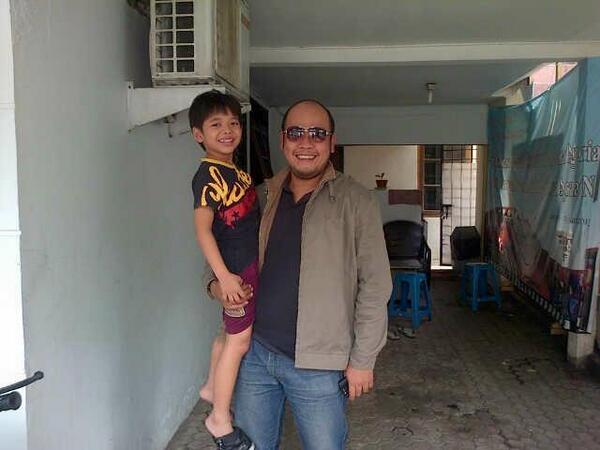 K_Yusriansyah's tweet photo. RT ga ada fotonya...."@zarighi: Bersama om pepih @K_Yusriansyah http://t.co/JpD2OYHiHU"