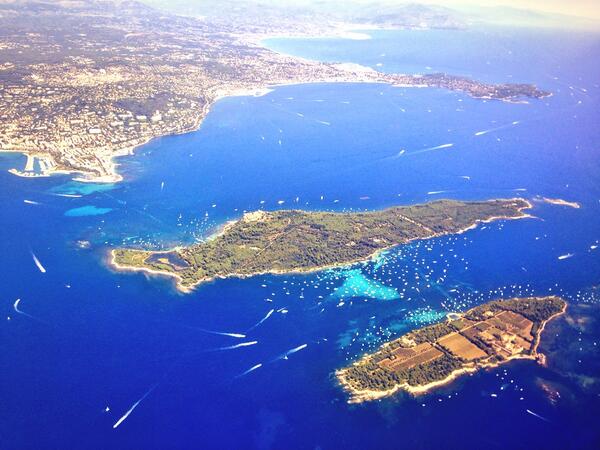 znewdealz's tweet image. Et #pointpollution :( «@jcmagnenet #pointtrafic surtout RT @jercrunchant: #pointmeteo #Cannes from the sky now http://t.co/nXX9Fdyt1B»