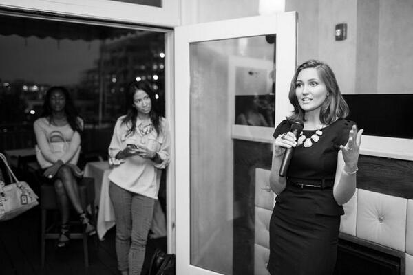 OhCarleneThomas's tweet image. How to optimize twitter for bloggers:behind the screen tips-not stupid ones-from #bloggerscene healthfullyeverafter.co/blog/2013/8/9/…