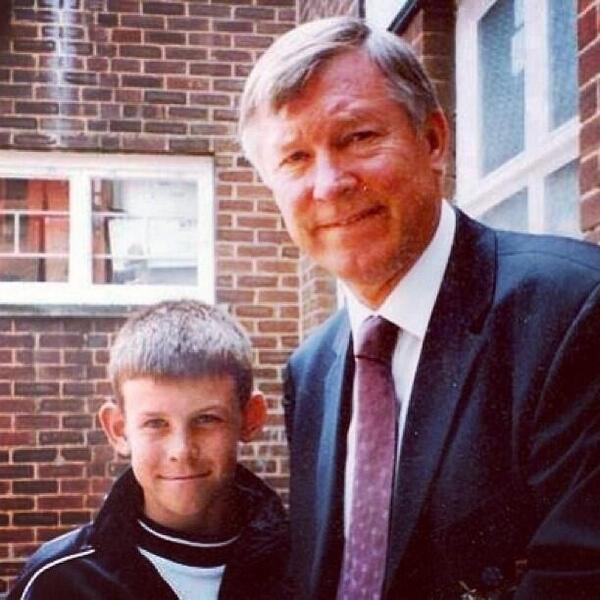 HeartOfSpurs's tweet photo. A young Gareth with Sir Alex. #THFC http://t.co/fyDKgdx6OW