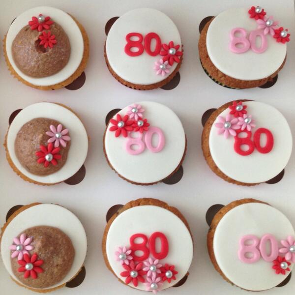 Vandaag is mijn oma 80 jaar geworden. Dat gaat niet voorbij zonder #cupcakes