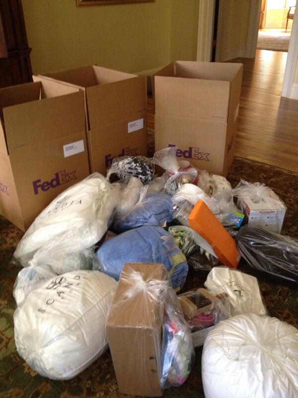 PackForCollege's tweet photo. #collegebound PACKING TIP: put stuff in plastic before packing in boxes or luggage in case of rain on move in day http://t.co/0RVjrdEfNu