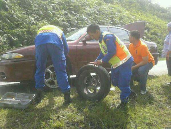 Busuwallaby's tweet photo. Tayar pancit ops bantu vii 12.8.2013 @JPAMtwiter @jpamkelate @jpam_guamusang http://t.co/NoURzYTjs4