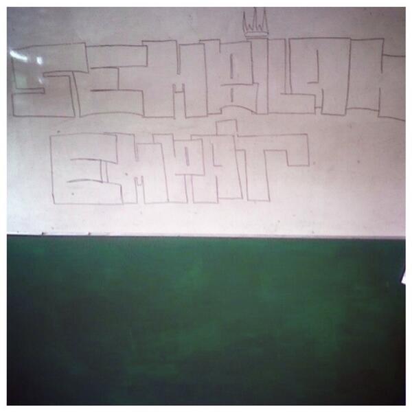 #sharepict94 ini kaligrafi bikinan siapa yaaa?abang lzr kalo gasalah ckckc <a href="/lazzarreksa/">Lazzar ReksaHalik</a>