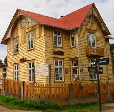Red_Bibliotecas's tweet photo. La #Biblioteca de Puerto Octay, en Chile, emplazada sobre la calle Esperanza :) http://t.co/hQVKNdBngQ
