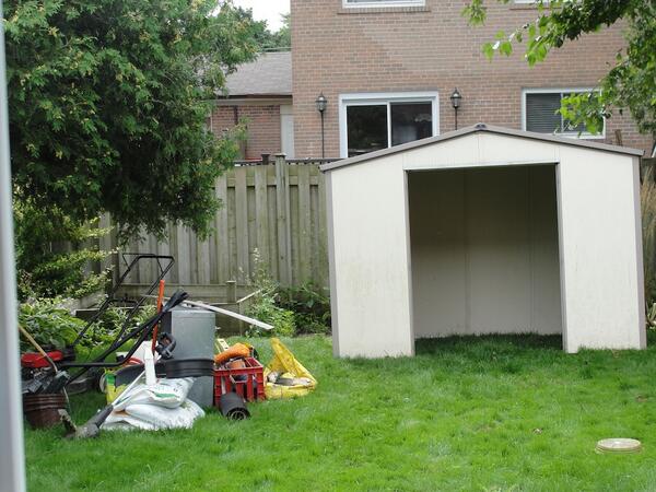 muradhem's tweet image. Contractor chooses the day I get home at 6 am to work on the toolshed behind my room #varsityproblems #northyorklife