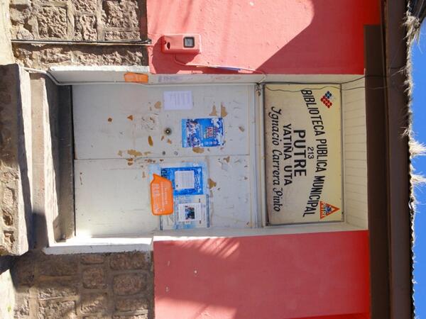 Red_Bibliotecas's tweet photo. La lejana pero presente #Biblioteca de Putre, en extremo norte de Chile. http://t.co/c3VVL7yU5O