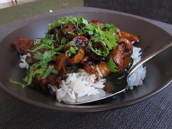 CoenvanderKraan's tweet photo. Weer die overheerlijke Chinese 'Hoisin duck' gemaakt!! 
Receptuur binnenkort op mijn website http://t.co/AgBMfnB92k# http://t.co/1QScsOk20g