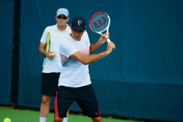 VIBHUISM's tweet photo. Will #Federer use his old Wilson #ProStaff90 or #prototype98 racket @ #CincyTennis?Analysis- http://t.co/pYQjsw35IO http://t.co/9ww4RKKo7L