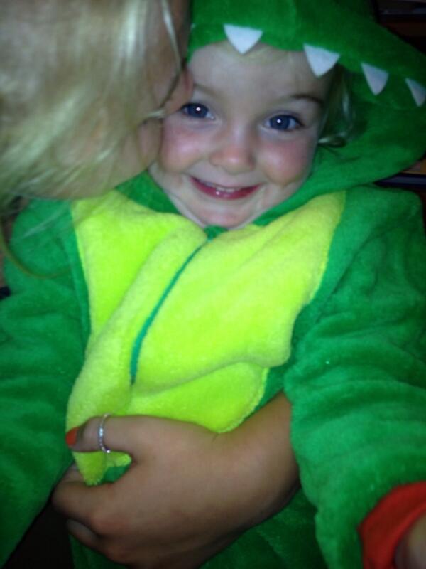 BethLoveys's tweet photo. Bedtime cuddles #babydino http://t.co/AjOILNWtOx