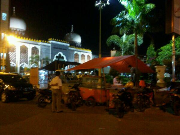 Lesehan Teh Poci Alun2 Brebes