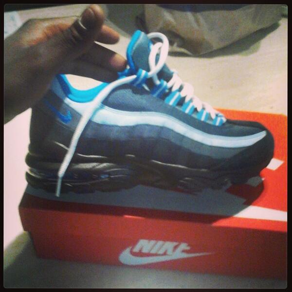 SavageQuanny's tweet image. #Sumthn Light