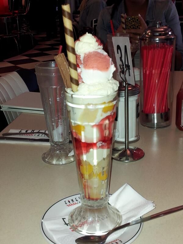 baggiesmitt's tweet photo. Look at this bad boy,after fish n chips aswell #finestcatch http://t.co/eiL2nVrtJI