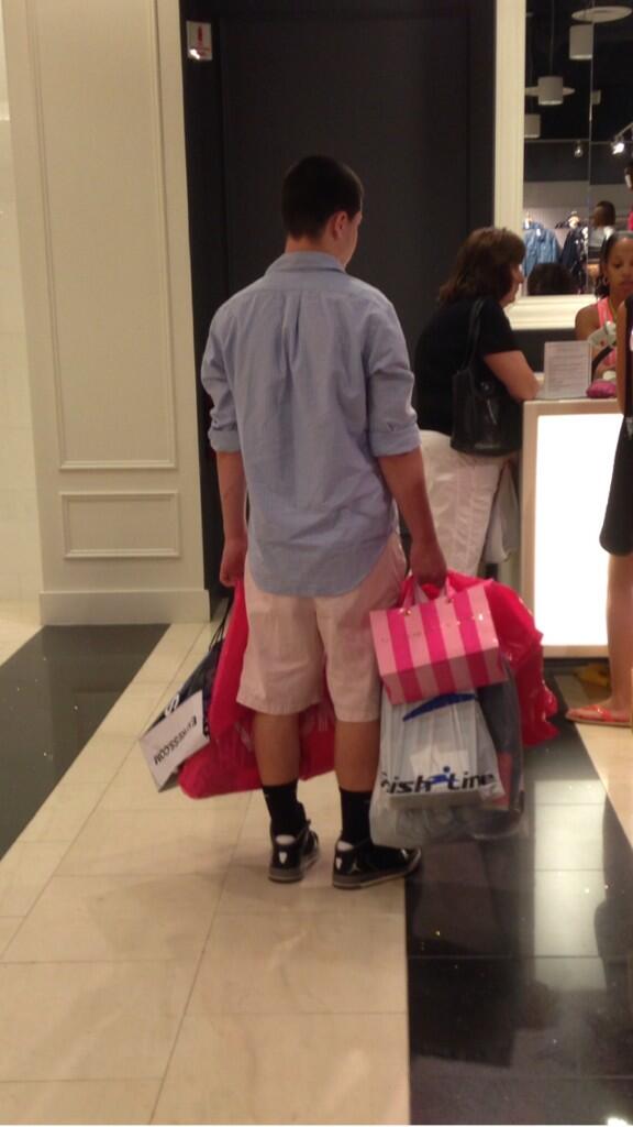 mariottinicole's tweet image. Seeing this boy at the mall just made my entire day 😍 #boyfriendmaterial #sofuckingcute