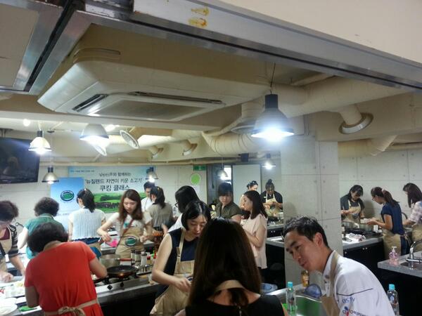 LivingSense's tweet image. 안녕하세요~. 뜨거운 열기속에 &amp;lt;리빙센스와 뉴질랜드 자연이키운 소고기 쿠킹클래스&amp;gt;가 열리고 있는 현장입니다. 매운 갈비찜과 소고기 파스타가 맛있게 요리되고 있답니다.