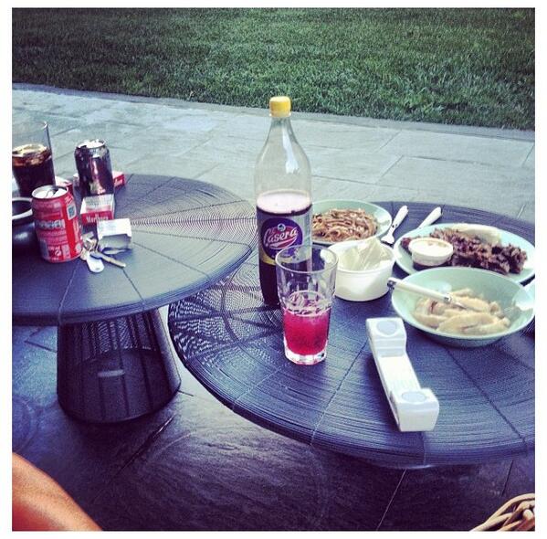 Gabi_Montejo's tweet photo. Tardecita de tranquis con @mariayacobi @clari_lustau http://t.co/kJYGaAznXd