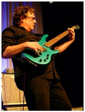 ZUrlocker's tweet image. Stu Hamm bass guru,  Squamish BC youtube.com/watch?v=AOhIjL… #toomanynotes