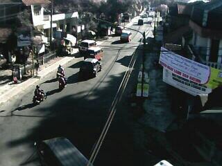 TMC_RES_SMD's tweet photo. 17:37 situasi lalin seputar perempatan polres sumedang ramai lancar @NTMCLantasPolri @RadioElshinta @sumedangUPDATE http://t.co/9YJLPCnpAy