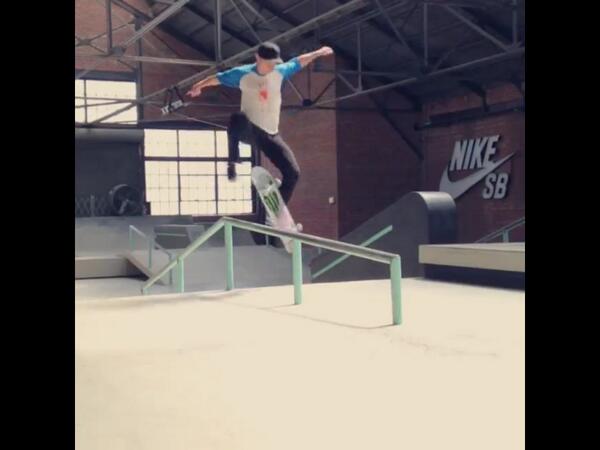 sam_jarom's tweet photo. Switch kick that shit! http://t.co/iPTBes1n8X