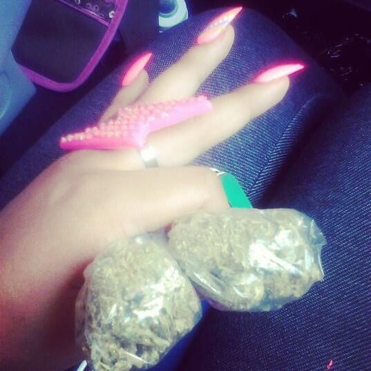 Imma #pothead I love my #weed ! #BigHigh http://t.co/qfB4XKlEHW<a href="/tag/pothead"class="tags">#pothead</a><a href="/tag/weed"class="tags">#weed</a><a href="/tag/bighigh"class="tags">#BigHigh</a>