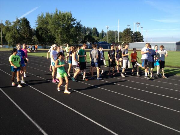 HilanderClan's tweet photo. Cross country doing an early morning workout. Good job Hilanders! http://t.co/lGxUH5khKx