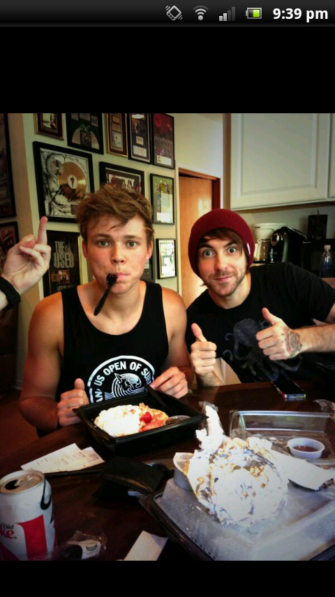 Lukess_pookie's tweet photo. @_saramahdy SARA SARA SARA LOOOOOOOOOOOOOOOOOK http://t.co/IKJ0ZtuCCf