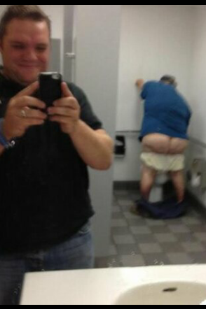 mirror_fun's tweet photo. Why pee with your pants down? http://t.co/WSlSIJNuSM